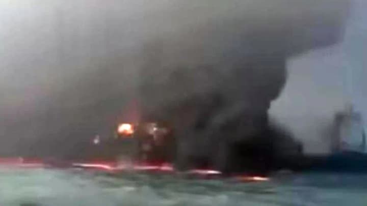 tanker-i-sudno-zitknulysia-i-zahorilysia-v-pivnichnomu-mori