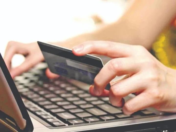 znimaly-koshty-z-kartok-bez-vidoma-kliientiv-na-lvivshchyni-vykryly-pratsivnykiv-derzhbanku