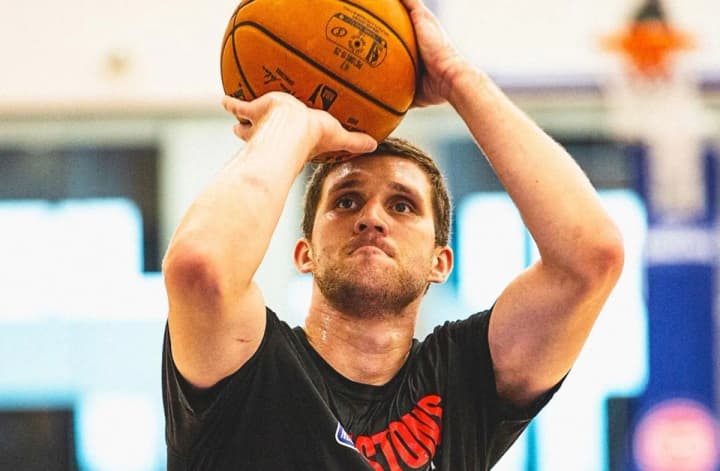 mikhailyuk-poluchil-chempionskoe-koltso-ot-nba-za-titul-kotorii-bil-viigran-s-bostonom