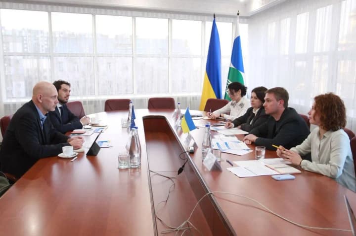 vprovadzhennia-yevropeiskykh-standartiv-u-podatkovii-holova-dps-ruslan-kravchenko-zustrivsia-z-komandoiu-predstavnytstva-yes-v-ukraini