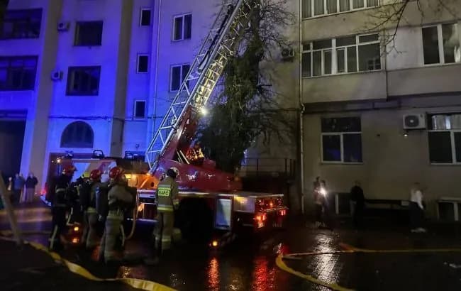 15-people-were-evacuated-4-firefighters-rescued-from-blocked-apartments-new-photo-details-of-the-explosions-in-ivano-frankivsk