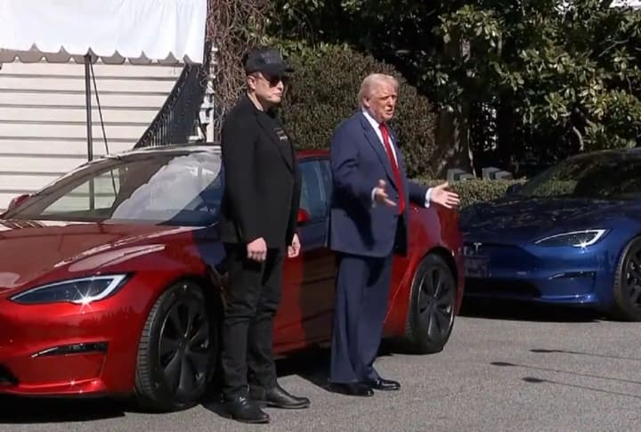 ilon-mask-dopomih-trampu-u-vybori-novenkoi-tesla--2