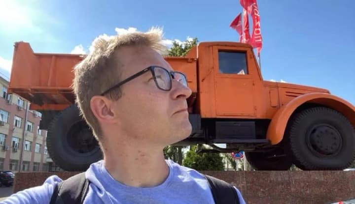 u-polshchi-zhurnalist-ta-istoryk-zibraly-300-tysiach-dolariv-na-bronovane-medychne-avto-dlia-ukrainy