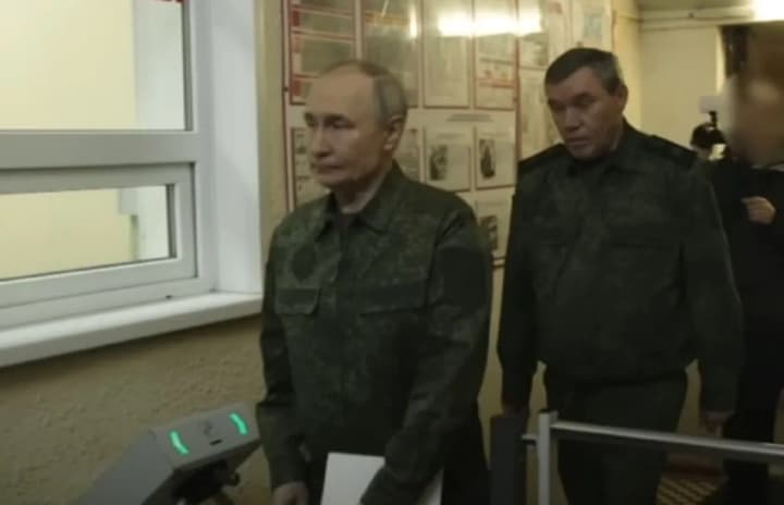 isw-putin-v-voennoi-forme-na-kurshchine-i-zakhvat-rossiyanami-sudzhi-demonstratsiya-sili-na-fone-peregovorov