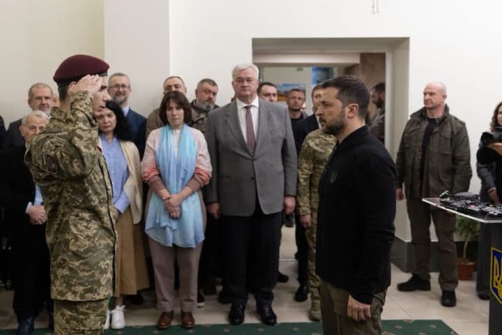 zelenskyi-vziav-uchast-v-iftari-z-voinamy-ta-nahorodyv-heroiv-ukrainy