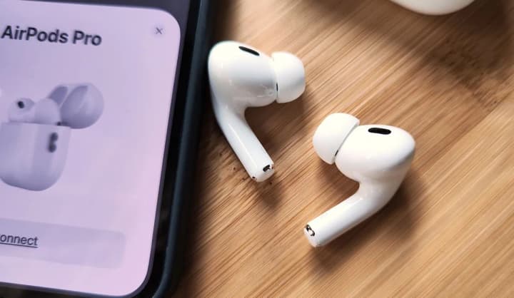 airpods-zmozhut-perekladaty-rozmovy-v-realnomu-chasi-zavdiaky-onovlenniu-ios-19