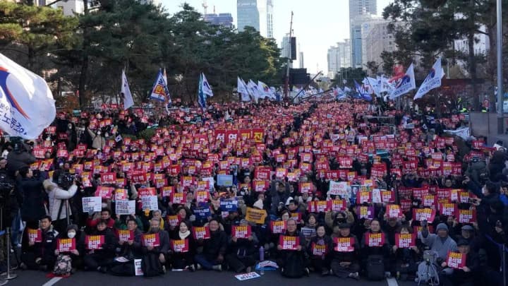 yuzhnaya-koreya-prizivaet-k-spokoistviyu-v-preddverii-resheniya-po-impichmentu-yun-suk-yolya