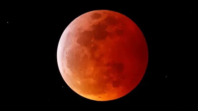rare-astrological-phenomenon-a-total-lunar-eclipse-has-begun