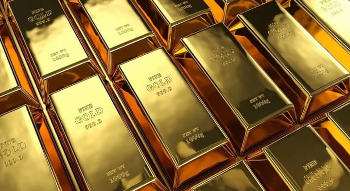 trade-tensions-push-gold-to-a-historic-record-of-dollar3000