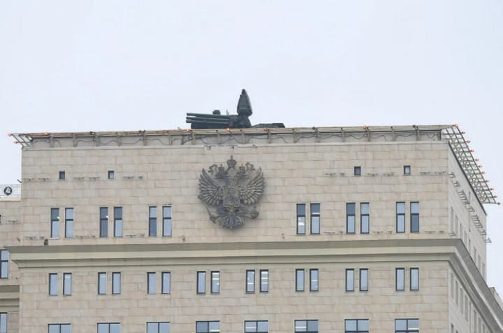 bilshe-ne-fortetsia-u-kvartalakh-moskvy-vyiavleno-zalyshky-raket-rosiiskykh-system-ppo-pislia-poiavy-nevidomykh-droniv-tspd