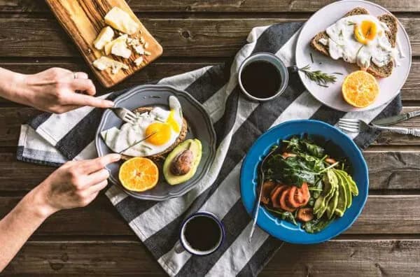 lehki-ta-smachni-stravy-dlia-idealnoho-subotnoho-snidanku