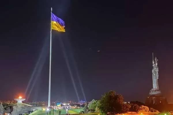 the-largest-flag-of-ukraine-was-temporarily-lowered-in-kyiv-the-reason-was-named