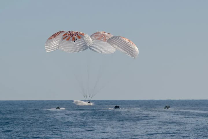 stranded-astronauts-on-the-iss-returned-to-earth-with-the-crew-9-crew-on-a-spacex-capsule