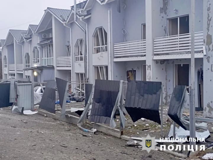 cherez-ataku-rf-na-kyivshchynu-dvoie-postrazhdalykh-pokazaly-naslidky