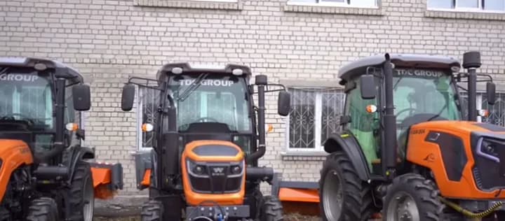 brovarskaya-gromada-poluchila-novuyu-kommunalnuyu-tekhniku-chetire-traktora-dlya-goroda-i-sel-gromadi