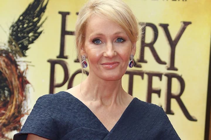 joan-rowling-made-an-ambiguous-post-that-was-perceived-as-criticism-of-the-harry-potter-actors