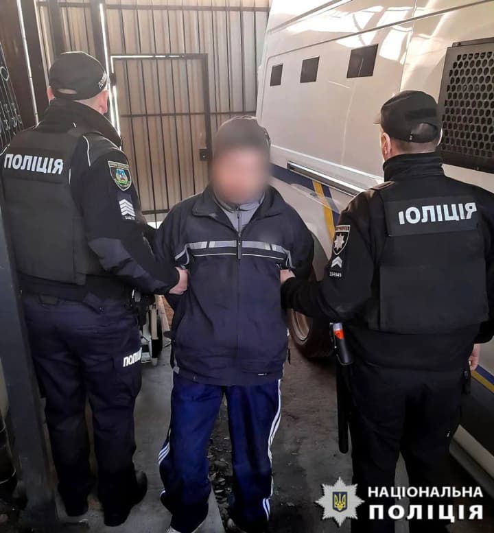 na-kyivshchyni-cholovik-pidpalyv-spivmeshkanku-oblyvshy-yii-kerosynom