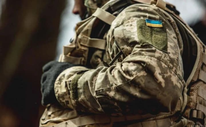 viiskovi-do-25-rokiv-shcho-vstupyly-v-zsu-pislia-240222-otrymaiut-1-mln-hrn-kryterii-narakhuvannia