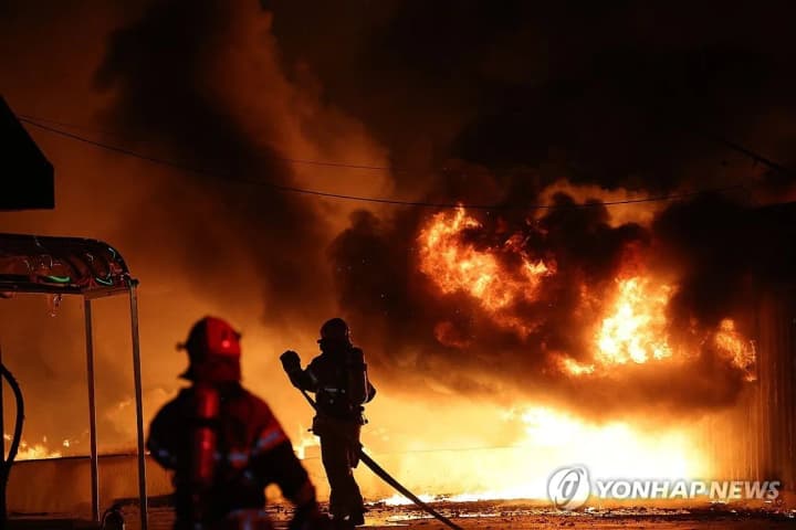 a-national-disaster-regime-has-been-declared-in-south-korea-due-to-forest-fires-rescuers-have-died