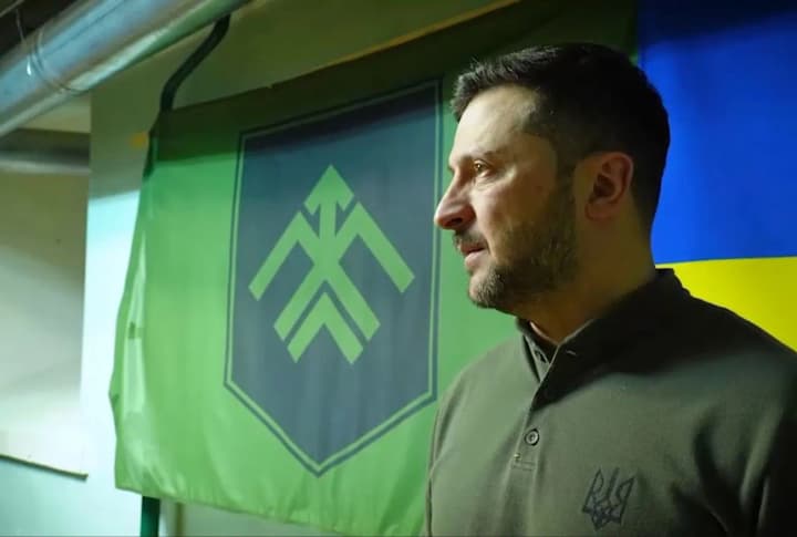 zelenskyy-visited-the-command-posts-of-the-kharkiv-operational-tactical-group-he-listened-to-the-commanders-reports-on-combat-operations