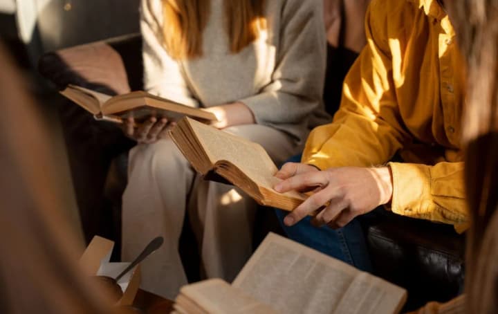 imprisonment-for-ukrainian-literature-teenagers-in-occupation-secretly-gather-to-read-books