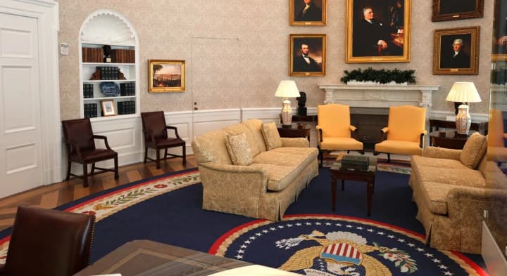 chempionskyi-poias-usyka-zalyshyvsia-u-bilomu-domi-zelenskyi-ne-zabrav-yoho-pislia-zustrichi-z-trampom