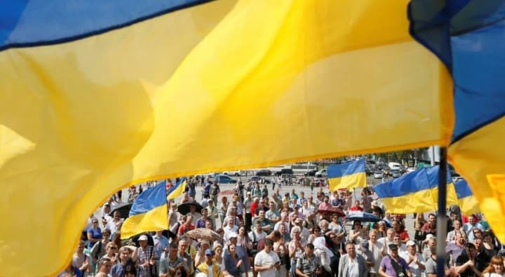 riven-doviry-ukraintsiv-do-posadovtsiv-ta-politykiv-lyshaietsia-nyzkym-tsentr-razumkova