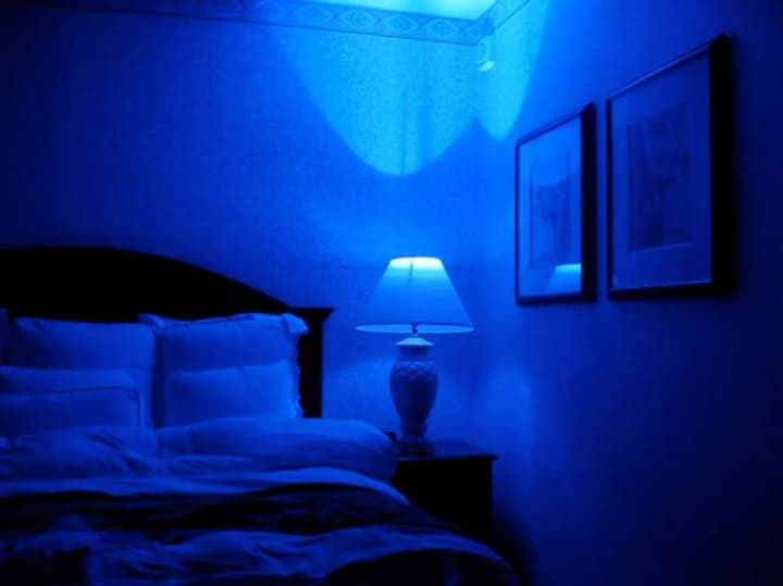 blue-light-in-the-morning-improves-sleep-and-activity-in-elderly-people-research