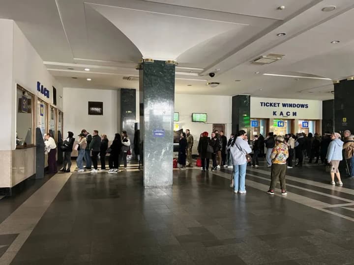 kvytky-na-poizdy-dosi-cherez-kasy-ale-na-finish-z-onlainom-planuiut-vyity-naiblyzhchym-chasom-ukrzaliznytsia