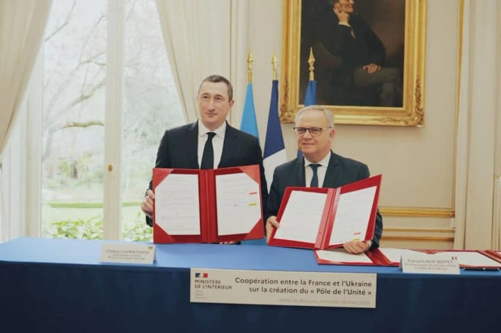 france-plans-to-create-a-center-of-unity-for-ukraine-details
