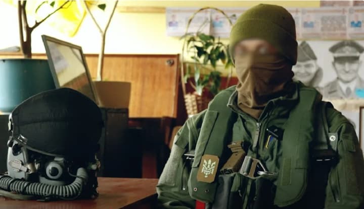 postoyanno-rabotaem-nad-povisheniem-svoego-urovnya-pilot-f-16-dal-intervyu-youtube-kanalu-vs