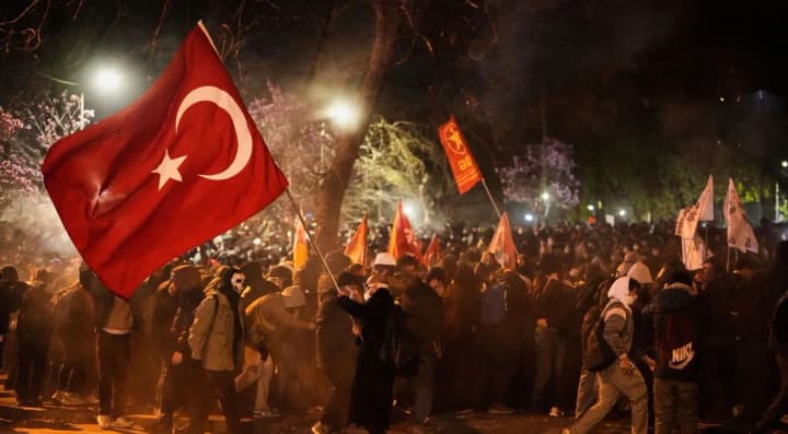 v-stambuli-obraly-tymchasovoho-mera-pislia-uviaznennia-imamohlu-protesty-rozshyriuiutsia