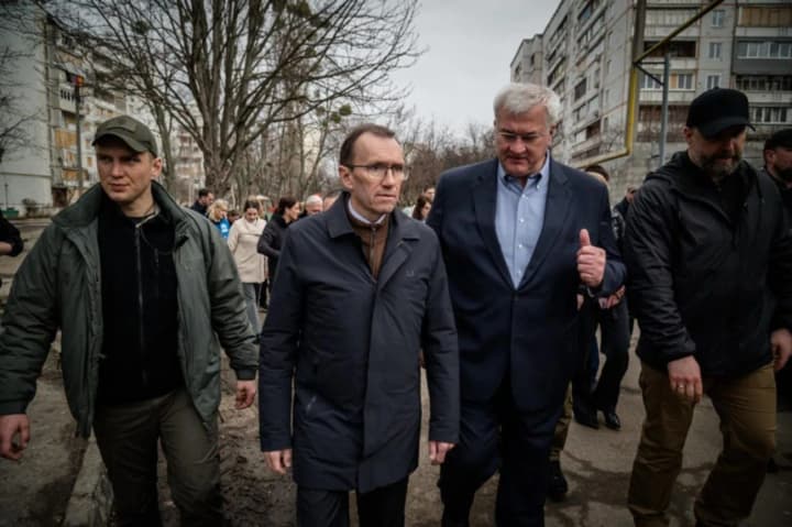 neobkhodimo-usilivat-davlenie-na-moskvu-dlya-prinuzhdeniya-k-miru-sibiga-vmeste-s-kollegami-iz-norvegii-pobival-na-mestakh-obstrelov-v-kharkove