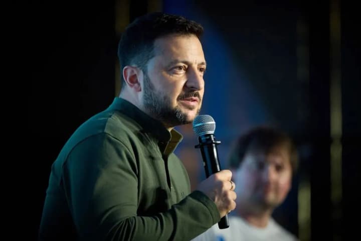 zelenskii-gotov-k-lyubim-peregovoram-s-rf-no-khotel-bi-bit-v-silnoi-pozitsii