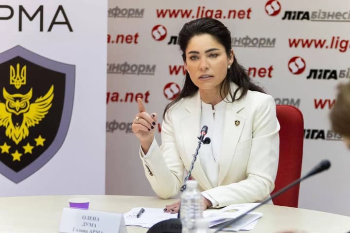 zarplata-rastet-kak-i-kritika-skolko-zarabotala-za-2024-god-glava-arma-duma