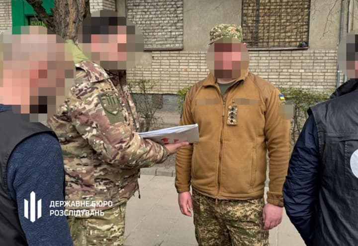 dozvolialy-soldatam-zamist-sluzhby-pratsiuvaty-na-pryvatnykh-sto-u-lvovi-vykryly-kerivnytstvo-viiskovoi-chastyny