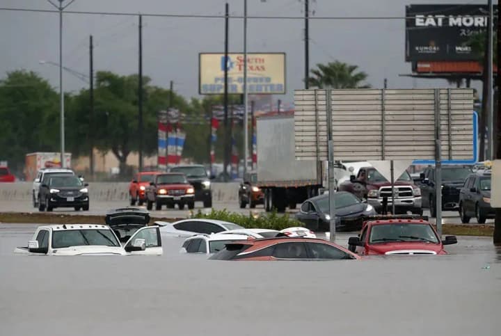 floods-in-texas-at-least-three-people-killed