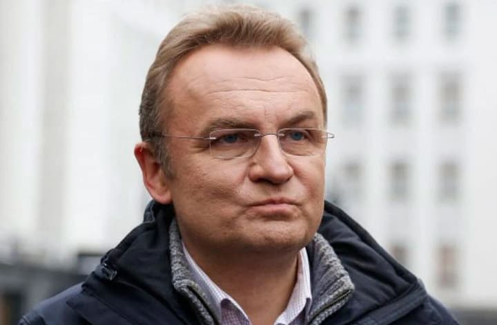 strilianyna-mizh-batkamy-u-lvivskii-shkoli-poranenyi-odyn-cholovik-dity-ne-postrazhdaly-sadovyi