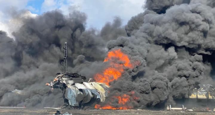 v-chekhii-chrezvichainoe-polozhenie-poezd-s-benzolom-soshel-s-relsov-proizoshlo-zagryaznenie