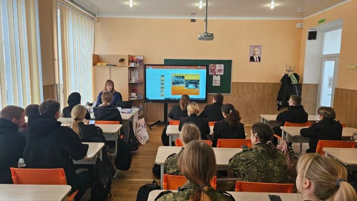 vchyteliv-kolaborantiv-z-mariupolia-vchat-donosyty-na-proukrainski-rodyny