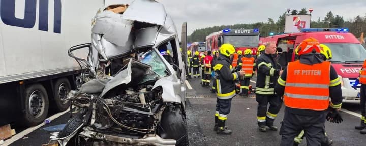 v-avstrii-chotyry-ukrainky-zahynuly-vnaslidok-motoroshnoho-dtp