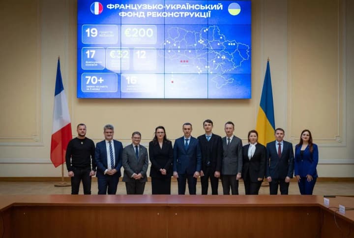 ukraina-i-frantsiya-podpisali-sem-soglashenii-dlya-razvitiya-meditsinskoi-sferi-na-51-mln-yevro-kuda-poidut-sredstva