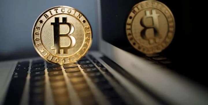 bitkoin-stabilnyi-ale-inshi-kryptovaliuty-padaiut-cherez-myta-trampa