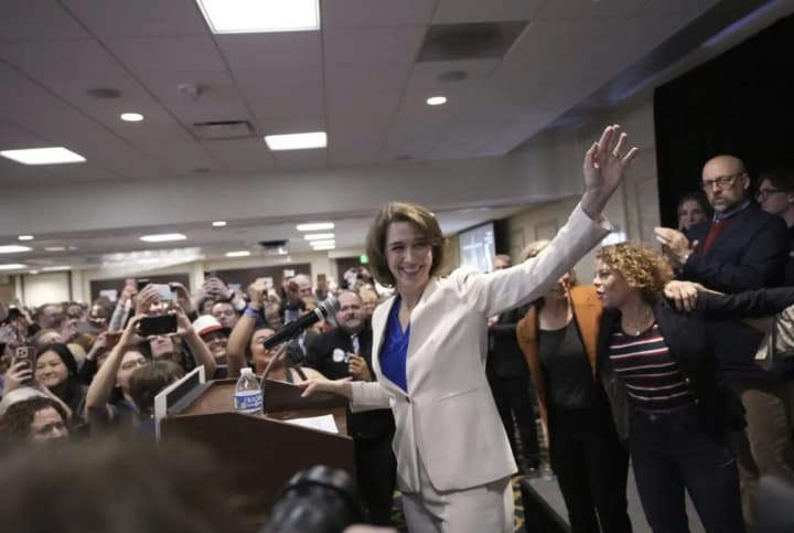 v-ssha-podderzhivaemii-demokratami-sudya-pobezhdaet-na-viborakh-v-verkhovnii-sud-shtata-viskonsin