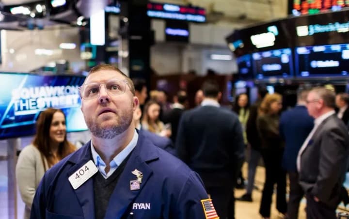 vvedennie-trampom-poshlini-otkroyut-novuyu-eru-riskov-dlya-mirovoi-ekonomiki-bloomberg