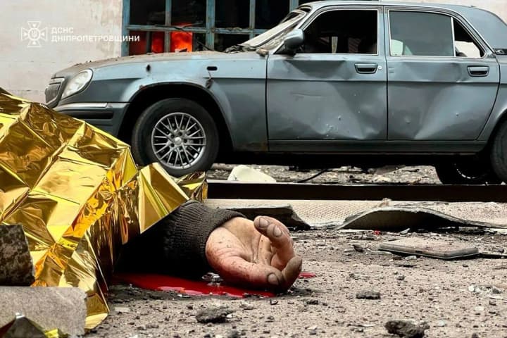 eto-terror-zelenskii-o-tselenapravlennom-rossiiskom-raketnom-udare-po-krivomu-rogu