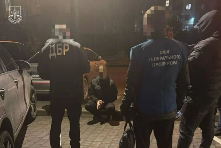 na-lvivshchyni-zatrymaly-prokurora-za-vymahannia-khabaria-u-rozmiri-5-tysiach-dolariv