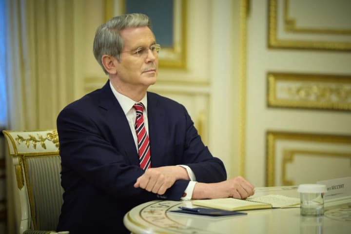 ministr-finansov-ssha-prizval-ne-otvechat-na-novie-poshlini-trampa-govorit-podozhdem-i-posmotrim-na-peregovorakh