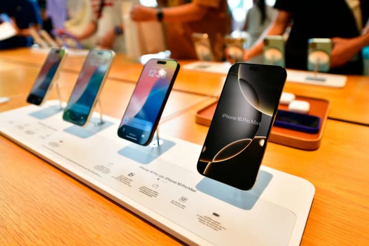 ssha-vvodiat-novi-myta-apple-mozhe-pidniaty-tsiny-na-svoiu-produktsiiu-nyt