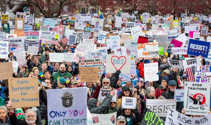 hands-off-large-scale-protests-against-trumps-policies-are-taking-place-in-the-usa